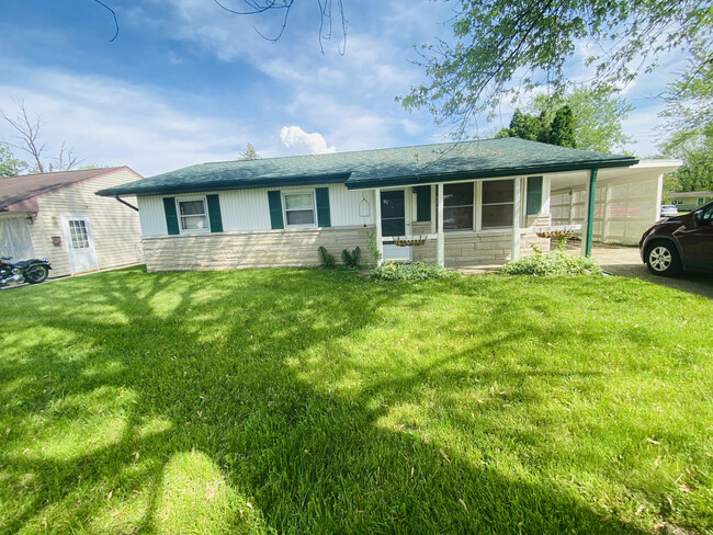 Building Photo - 2905 S Chippewa Ln