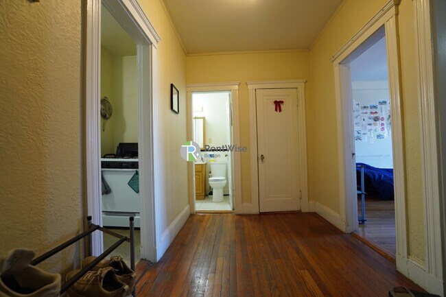 Building Photo - 55 Linden St