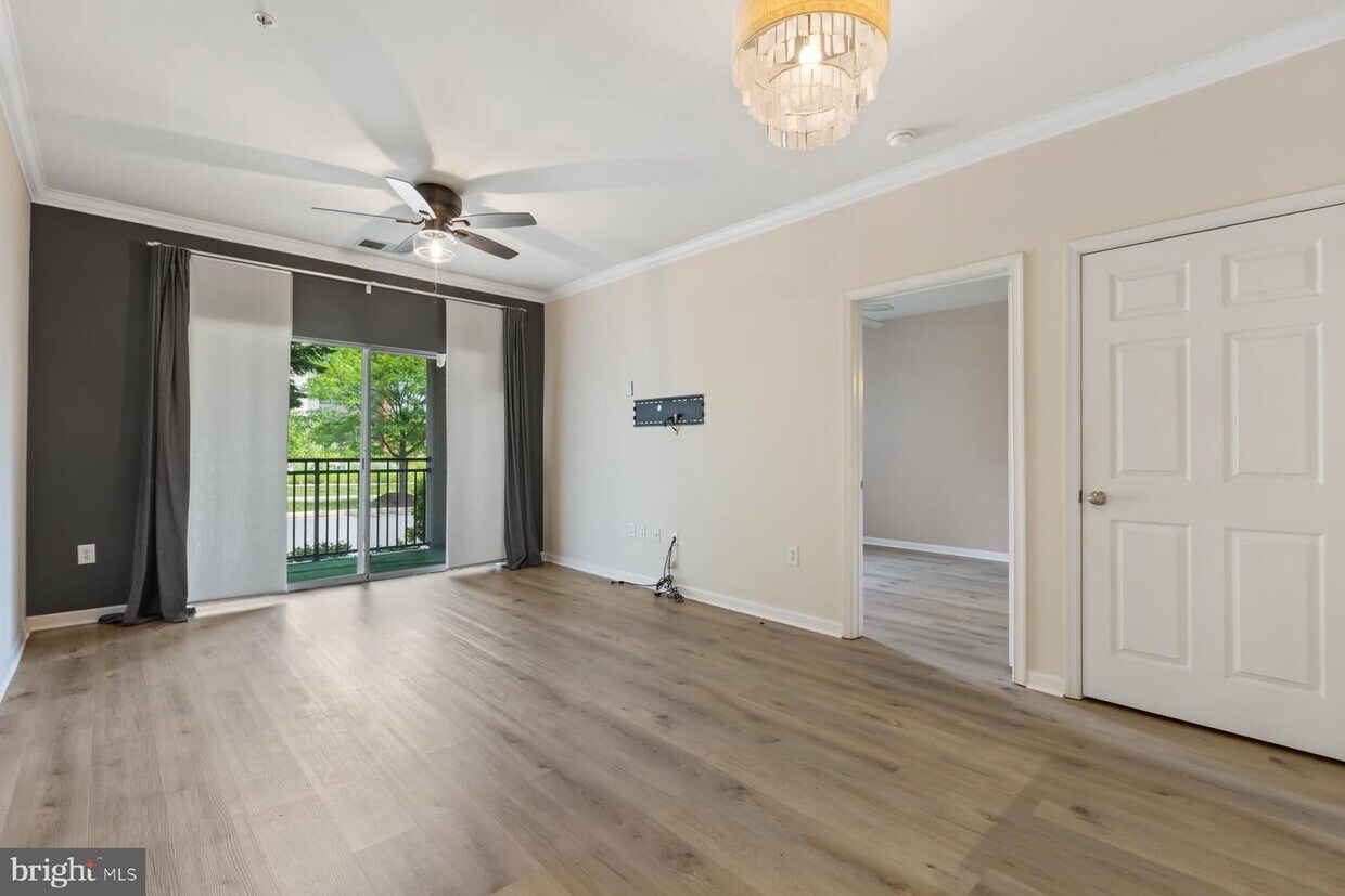 12945 Centre Park Cir Unit 114, Herndon, VA 20171 Room for Rent in