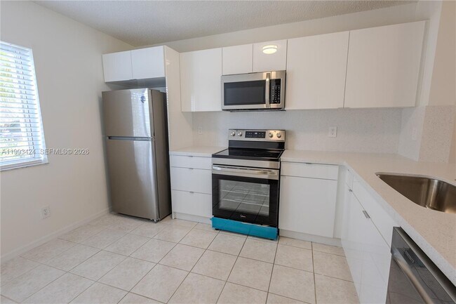 Foto del edificio - 719 NW 208th Way