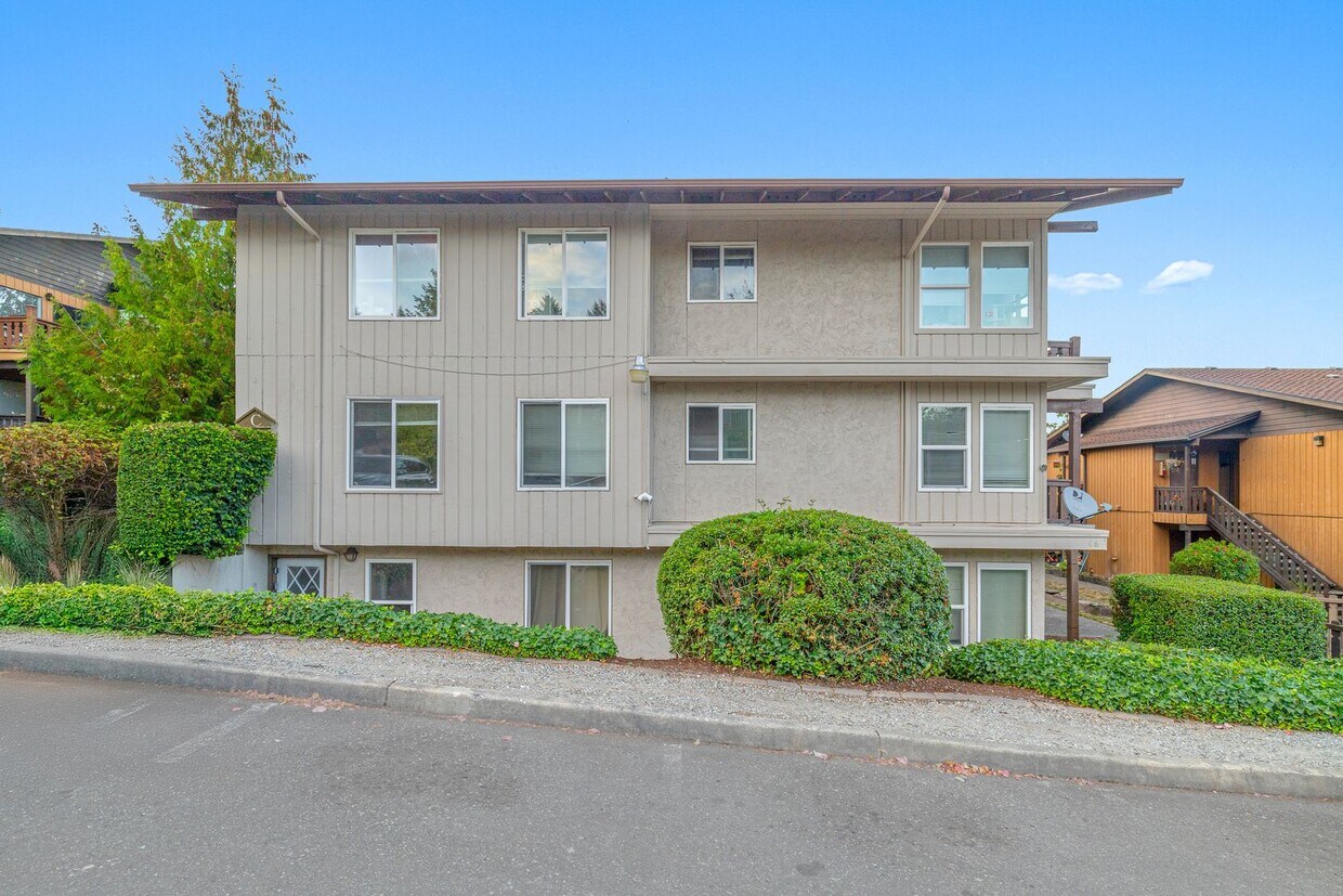 Foto principal - 2118 S 107th St