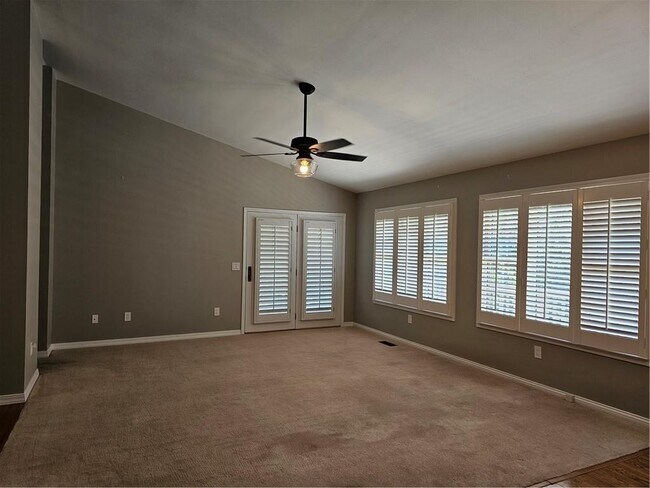 Foto del edificio - 87 Cullen Hills Dr