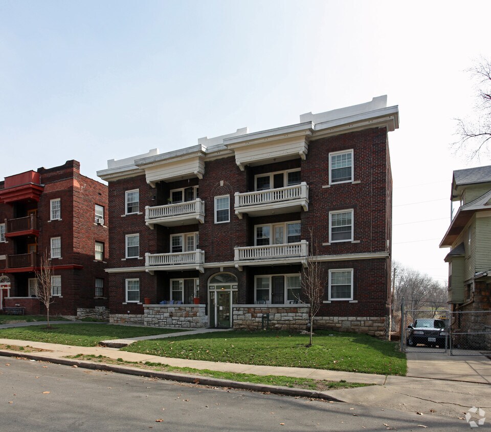 Primary Photo - 4219-4221 Harrison St