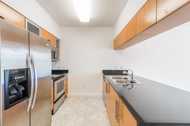 Foto del edificio - 1750 N Bayshore Dr