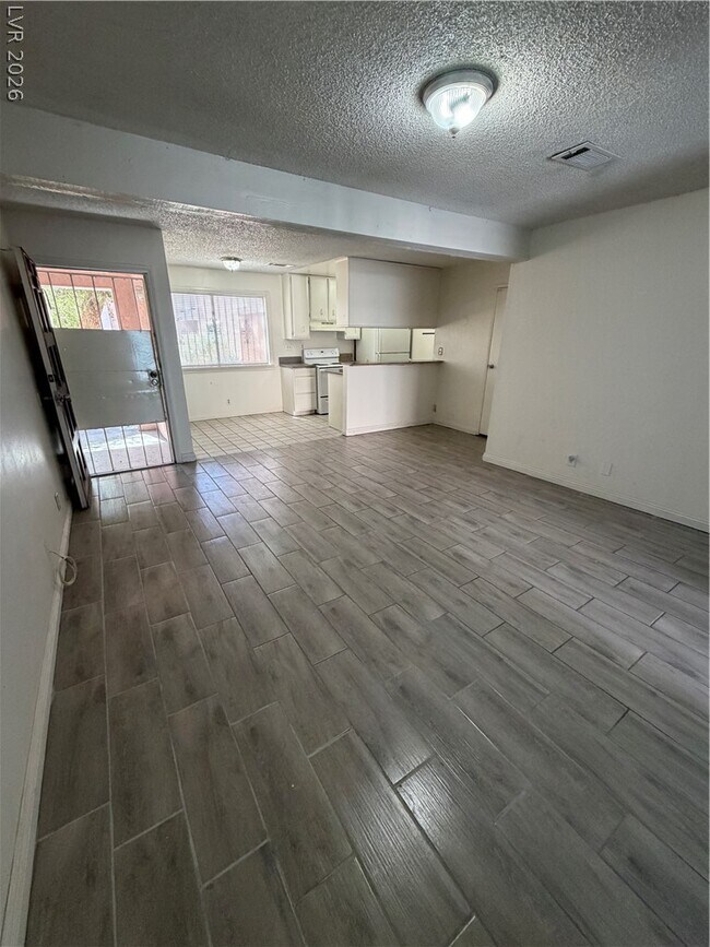 Foto del edificio - 2236 E Desert Inn Rd