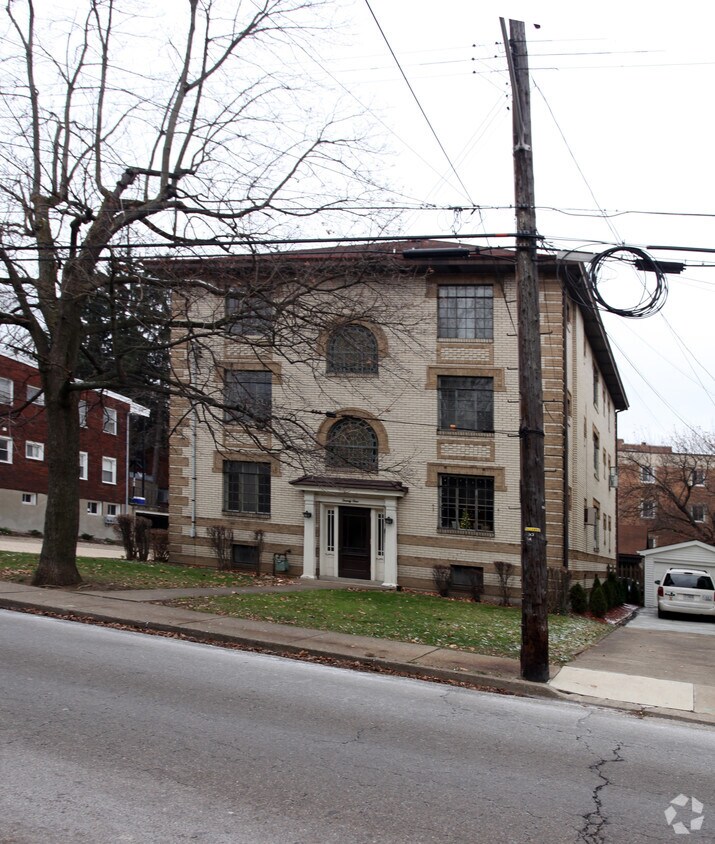 Primary Photo - 21 N Meadowcroft Ave