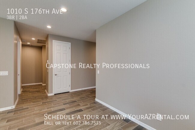 Building Photo - Gorgeous 3 Bed 2 Bath nestled in vibrant L...