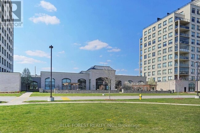 Building Photo - 240 Villagewalk Blvd