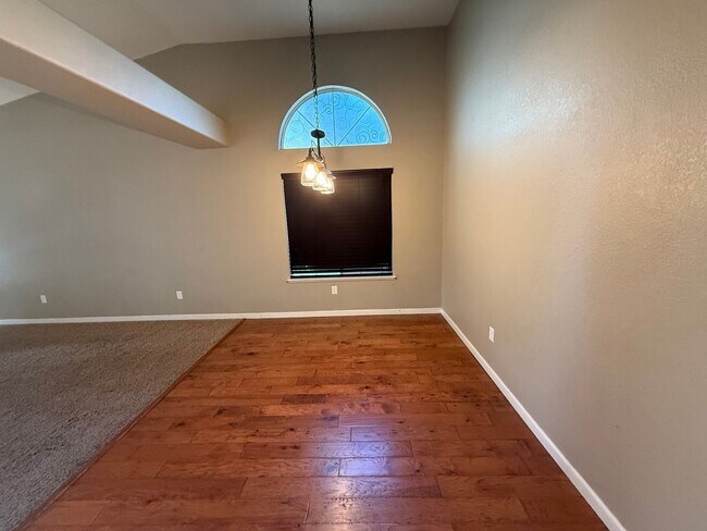 Foto del edificio - 5604 Adobe Rd
