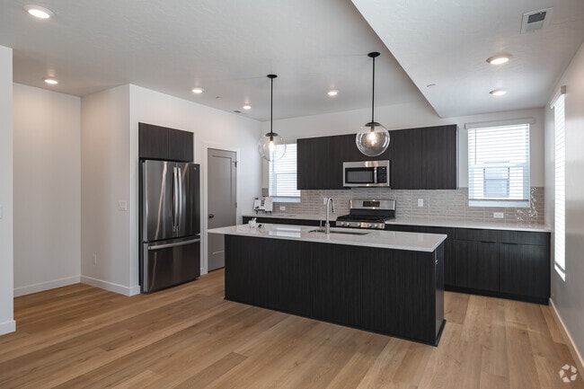 3BR, 3.5BA - 1.634SF - Dining Room/Kitchen - theQUINCI