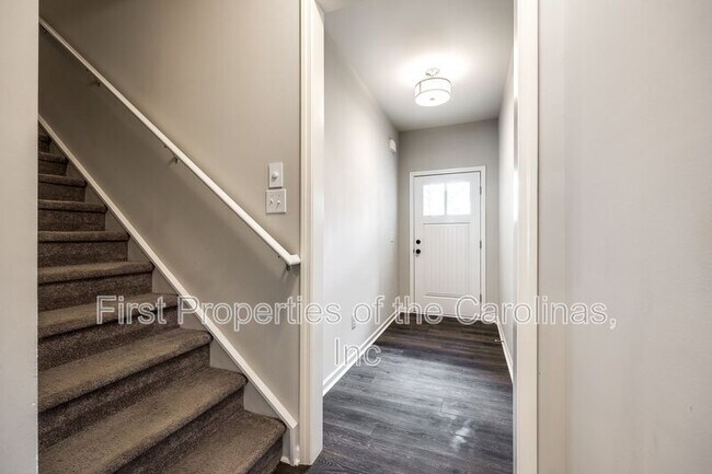 Foto del edificio - 7545 Hartsfield Dr