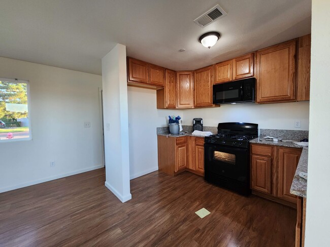 Foto del edificio - 151 Amberidge Dr
