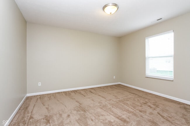 Building Photo - 2261 Rosswood Blvd