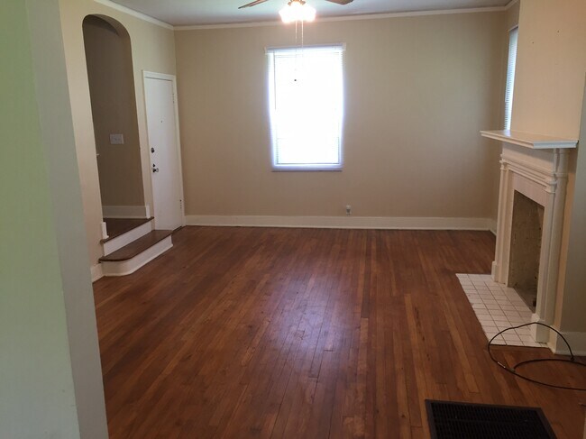 Building Photo - 1720 Saint Mary St