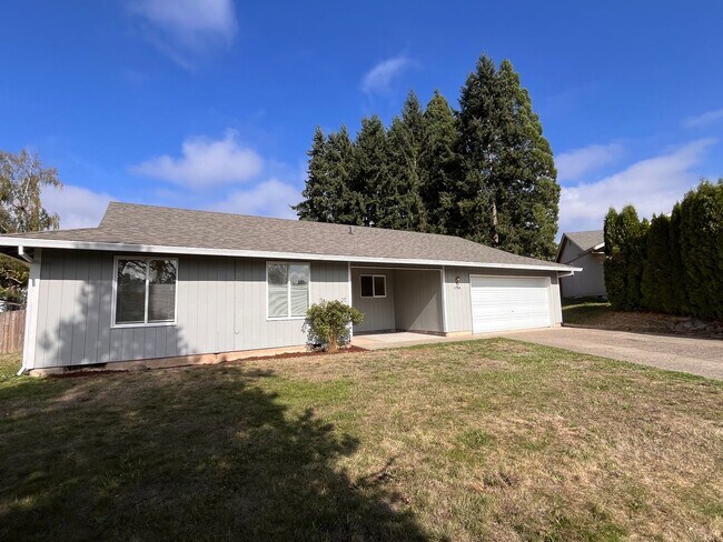 Foto del edificio - Snag This Rare Gem! 3 Bed, 2 Bath Ranch on a Large Lot