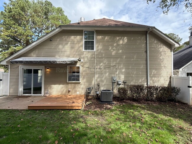 Building Photo - 104 S Fairfield Dr