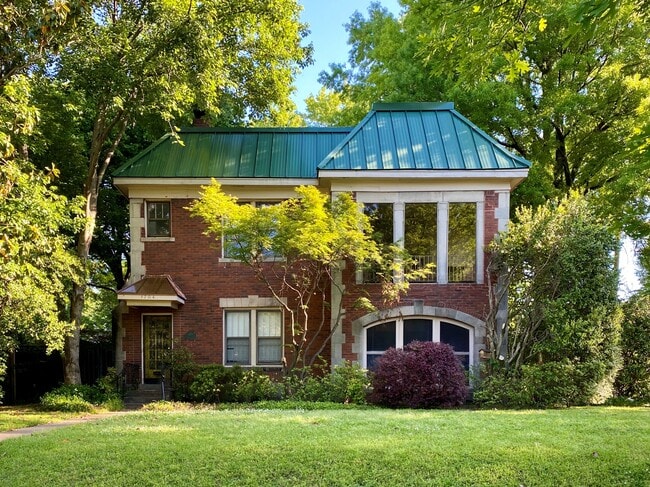 Building Photo - 431 N Evergreen St