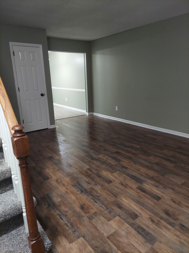 Vista de la sala de estar - 120 Eveningside Dr