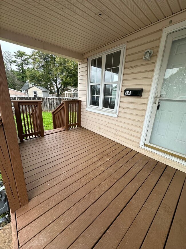 Foto del edificio - 3 Bed, 1 Bath Townhome