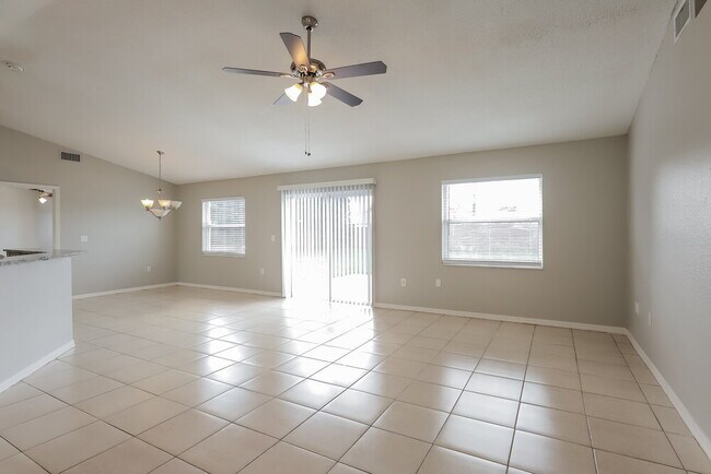 Foto del edificio - 7905 Apple Blossom Dr