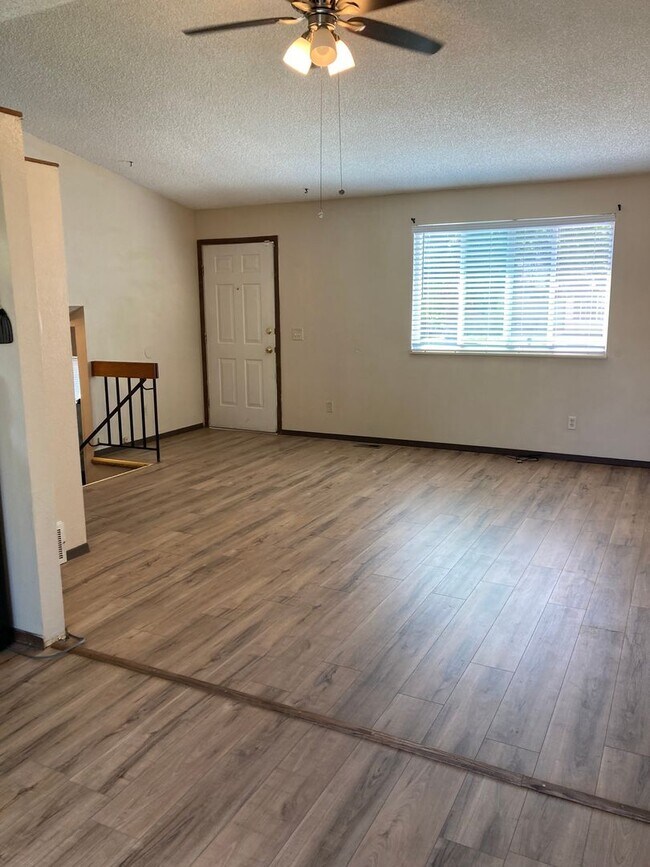 Foto del edificio - Charming 3 Bed, 2 Bath Home with Spacious ...