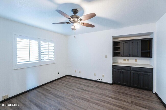 Foto del edificio - 4672 N 105th Ave