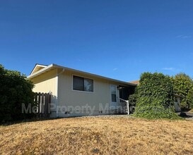 Building Photo - 1107 Thomas Ave