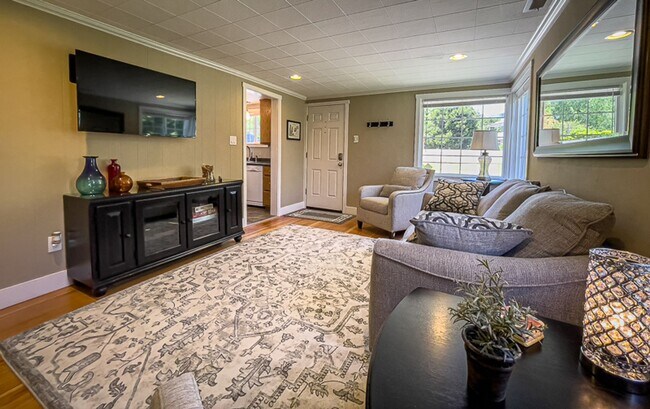 Foto del edificio - Kelsey's Cottage: Fully Furnished 2 bd/1ba...