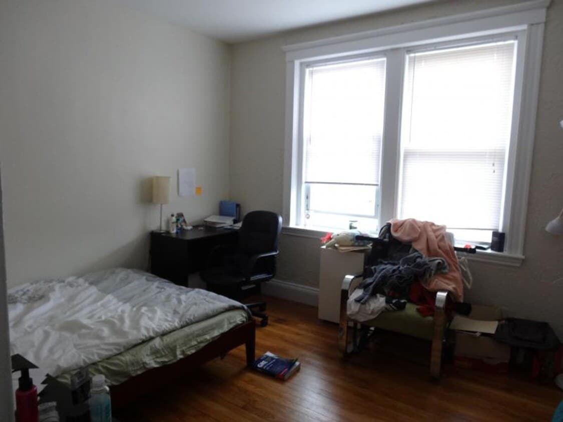 Charming 2 Bedroom - Charming 2 Bedroom