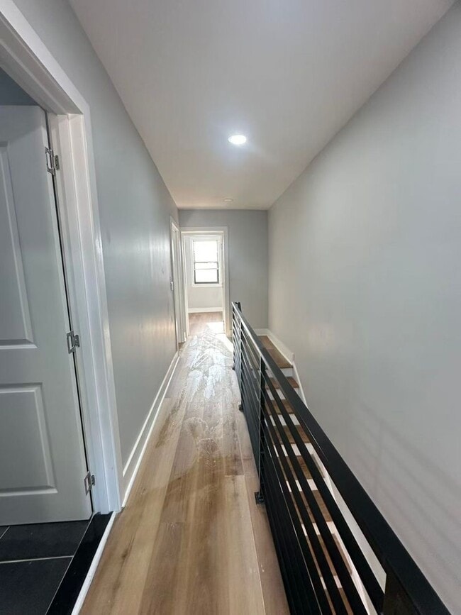 Foto del edificio - 3 bedroom 1 bath house available in South Philly