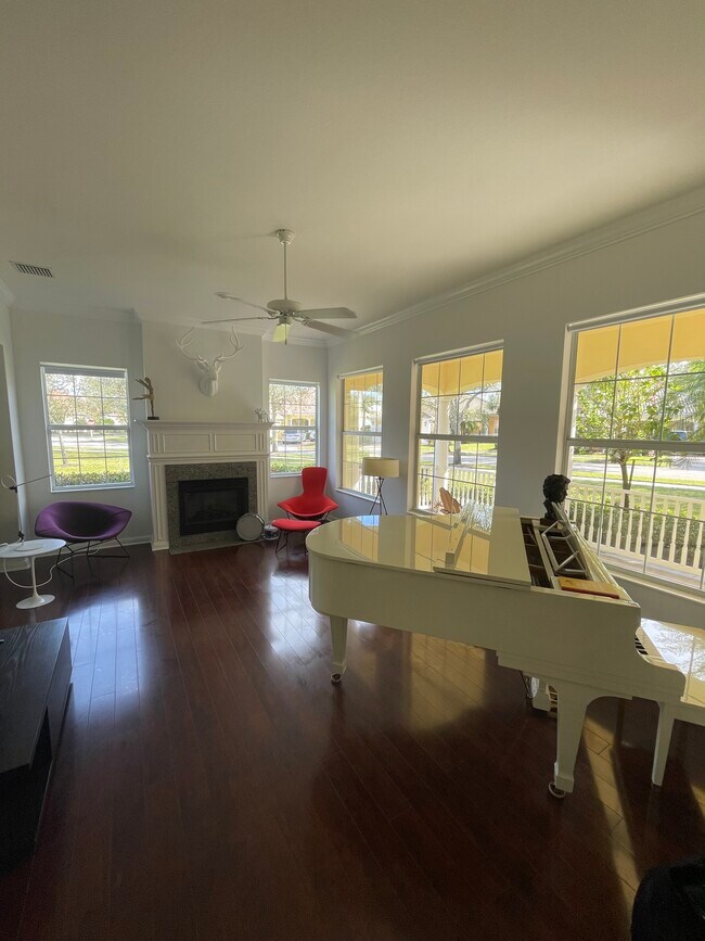 Foto del edificio - 28308 Moray Dr