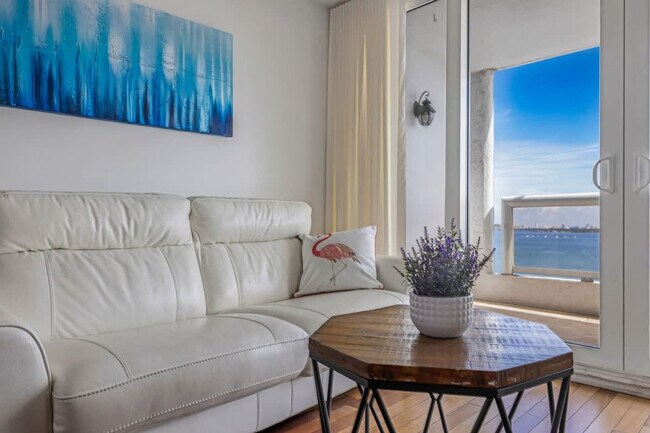 Foto del edificio - 1717 N Bayshore Dr