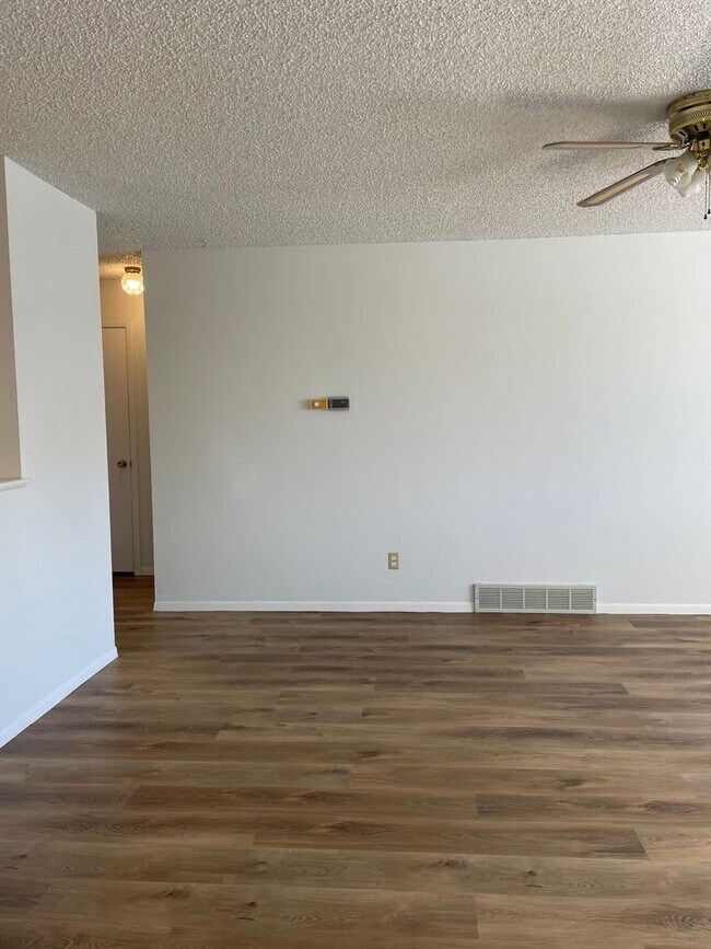 Foto del edificio - 2143 Ryeland Ln