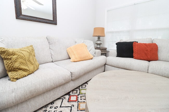 Foto del edificio - 1904 Karen Ln