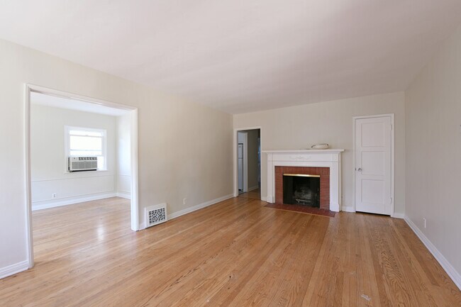 Foto del edificio - 11061 Ohio Ave