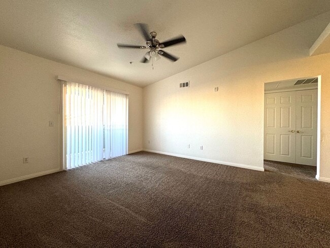 Foto del edificio - 6955 N Durango Dr