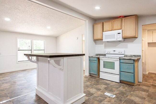 Foto del edificio - 5012 Wisteria Rd