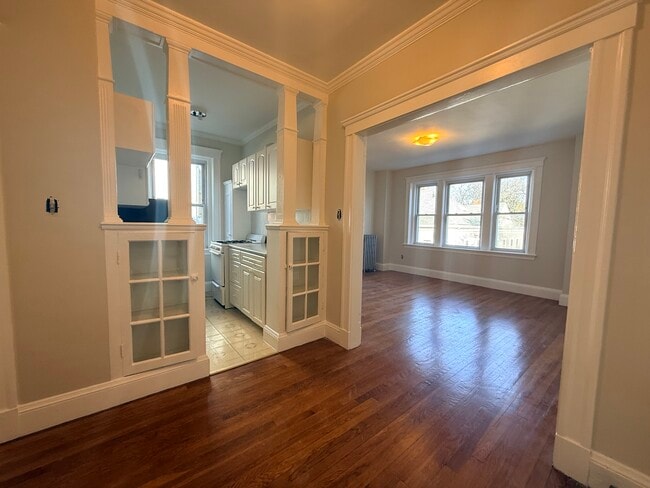 Building Photo - 11 Gray St