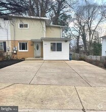 Building Photo - 10710 Maple St