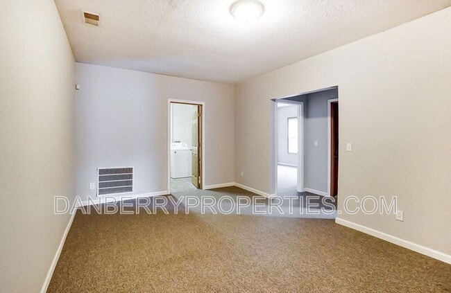 Building Photo - 1101 N Byrne Rd