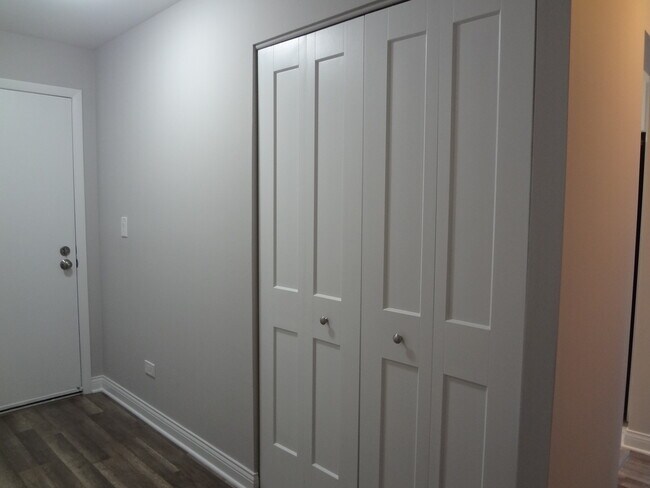 Building Photo - 1104 Castilian Ct