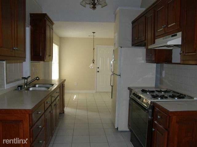 Building Photo - 773 Reeves Lake Dr SW