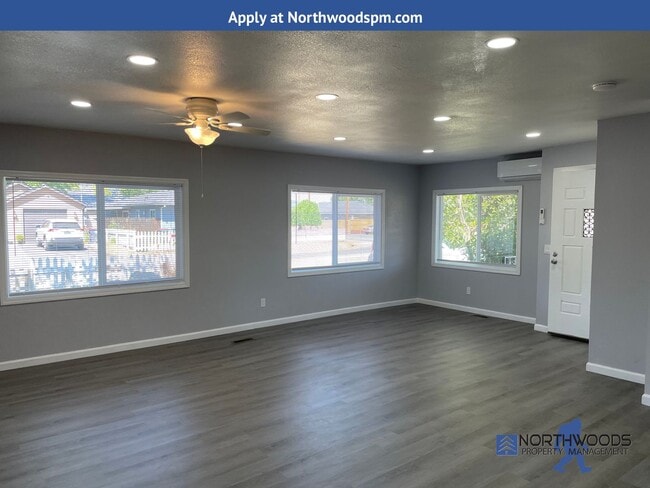 Foto del edificio - Nice 3 Bedroom 2 Bath Double Wide Manufact...