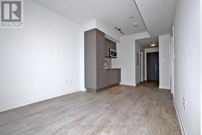 Photo du bâtiment - 576-12576 Front St W