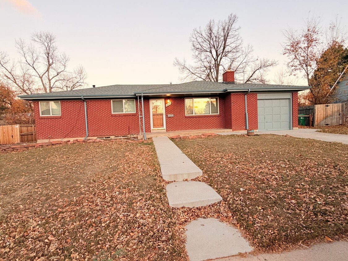 Amazing 3 Bed, 2 Bath Spacious Home with a... - Amazing 3 Bed, 2 Bath Spacious Home with a...