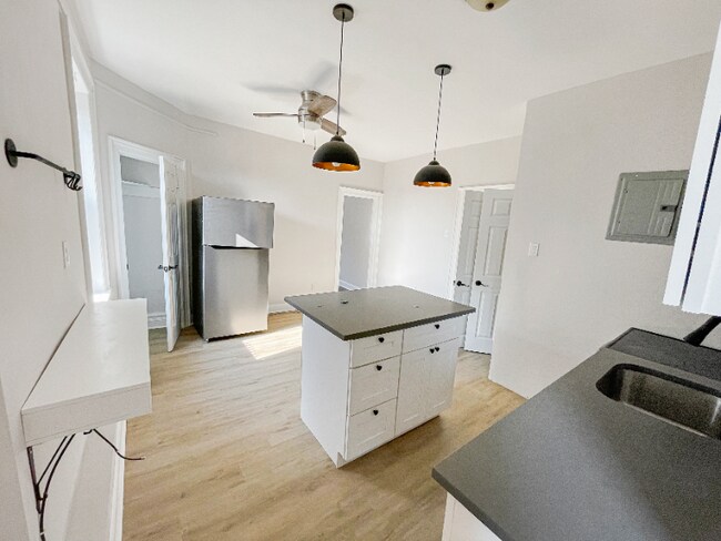 Building Photo - 5145 Pine St