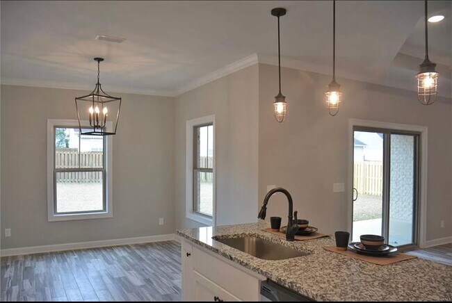 Building Photo - 205 Savannah Dr