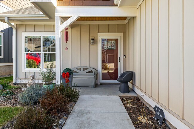 Building Photo - Modern & Fully-Furnished 3-Bedroom Home in Arden with Utilities Included