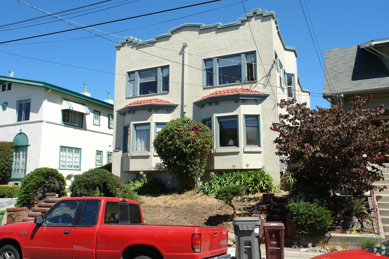 Building Photo - 426 41st St