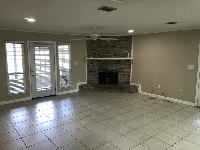 Building Photo - 5696 Reinke Dr